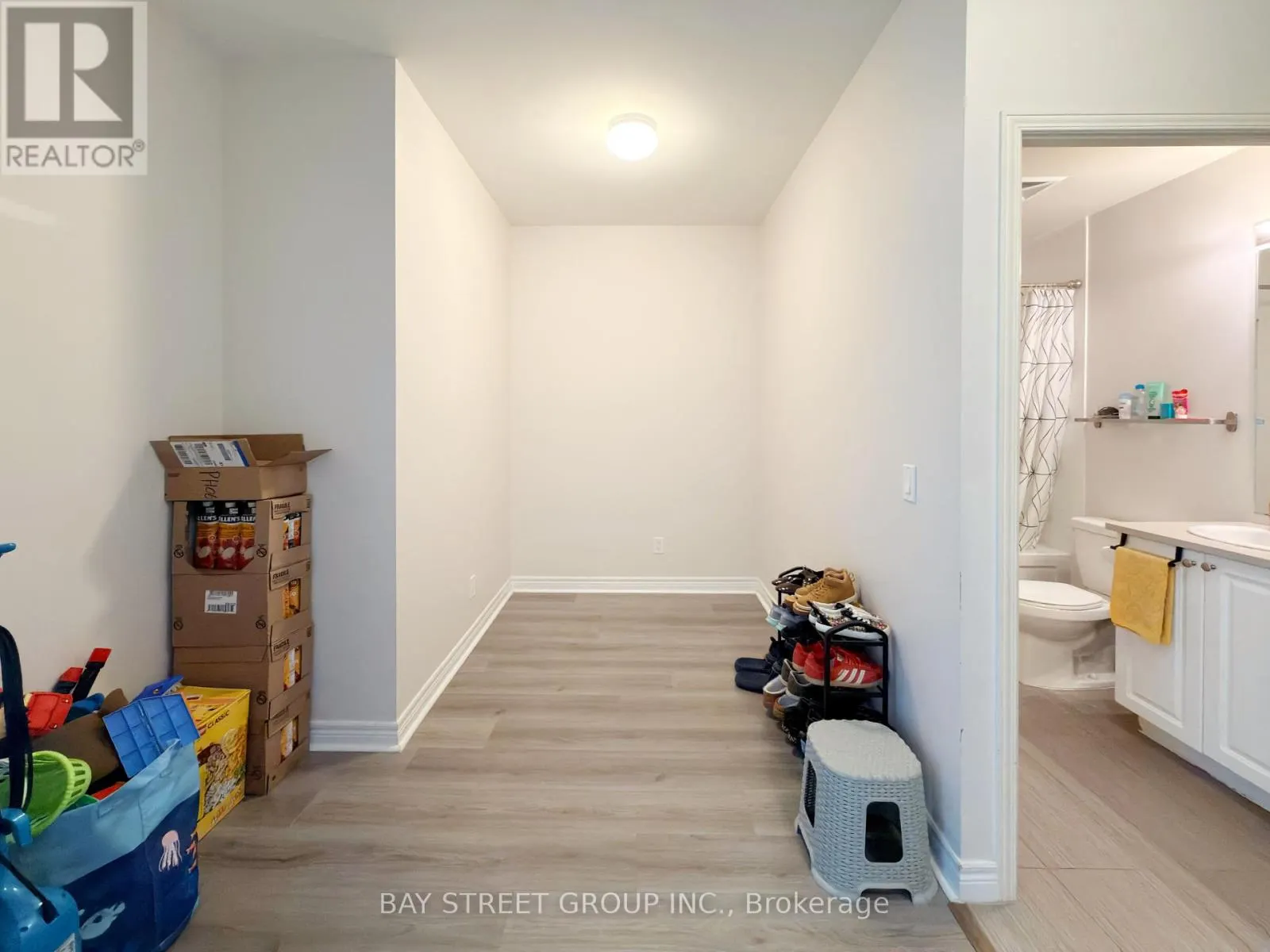 PH06 - 339 RATHBURN ROAD W