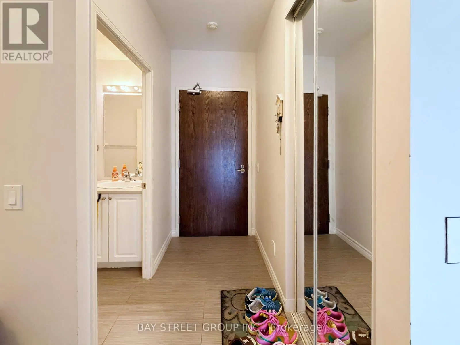 PH06 - 339 RATHBURN ROAD W