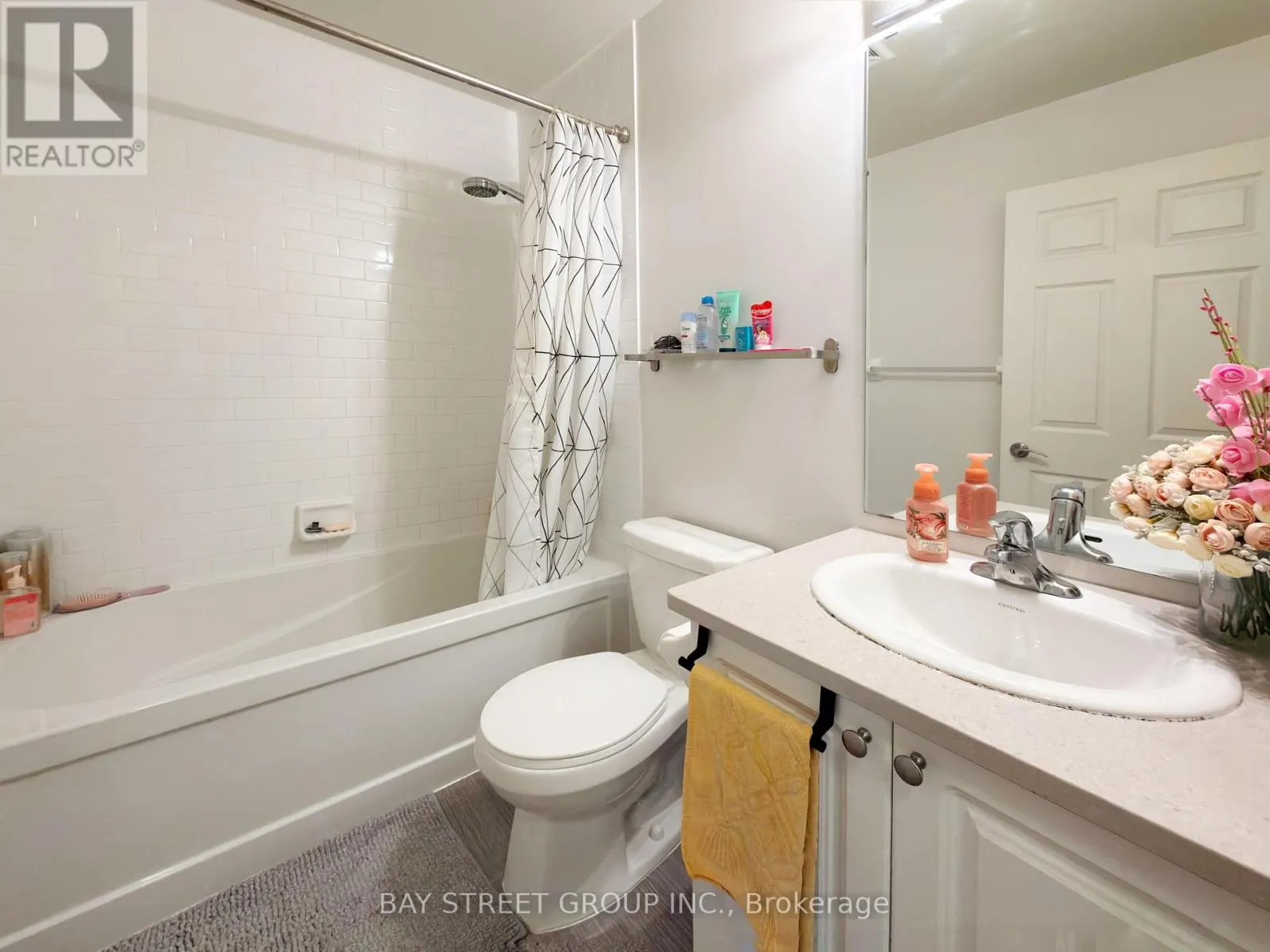 PH06 - 339 RATHBURN ROAD W