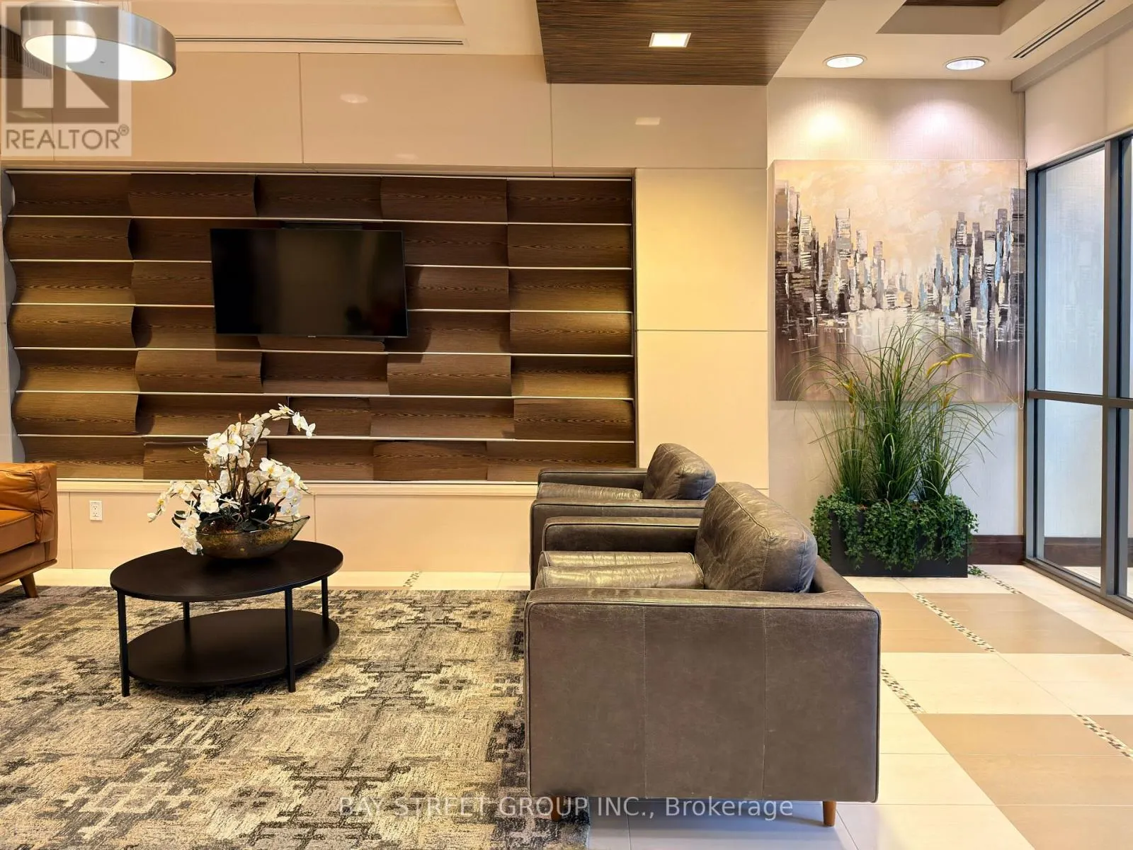 PH06 - 339 RATHBURN ROAD W