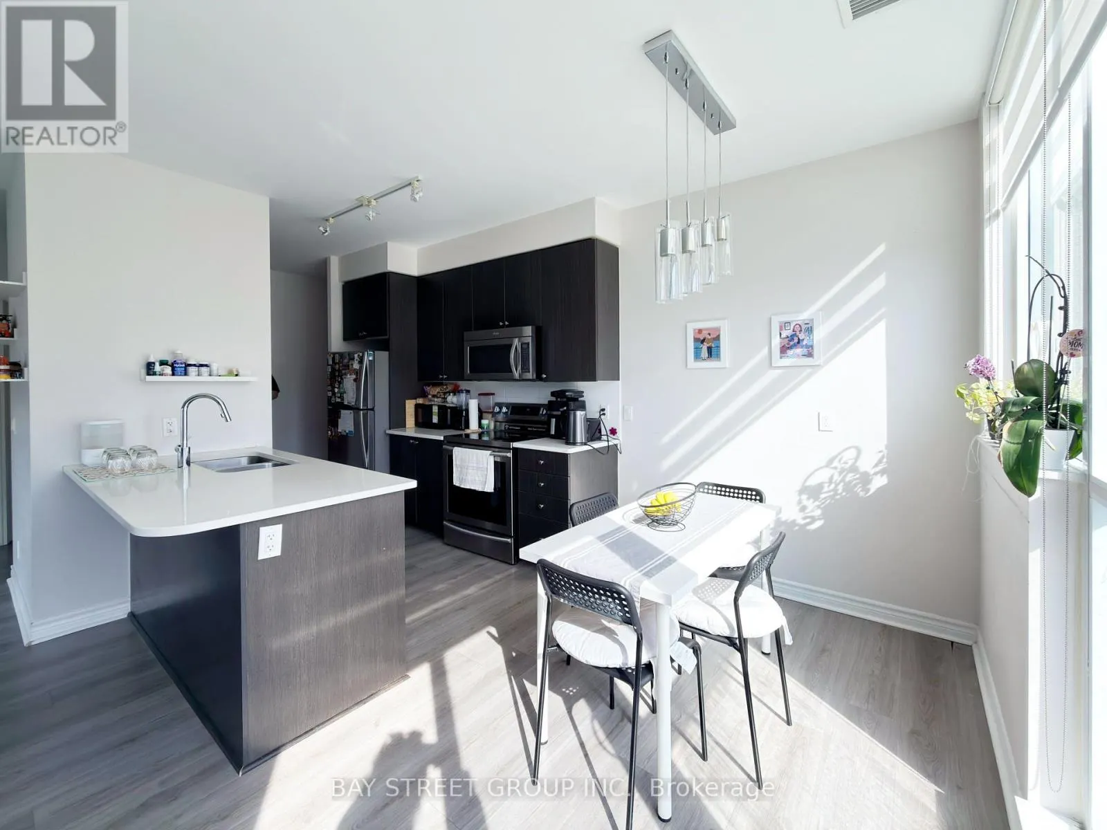 PH06 - 339 RATHBURN ROAD W