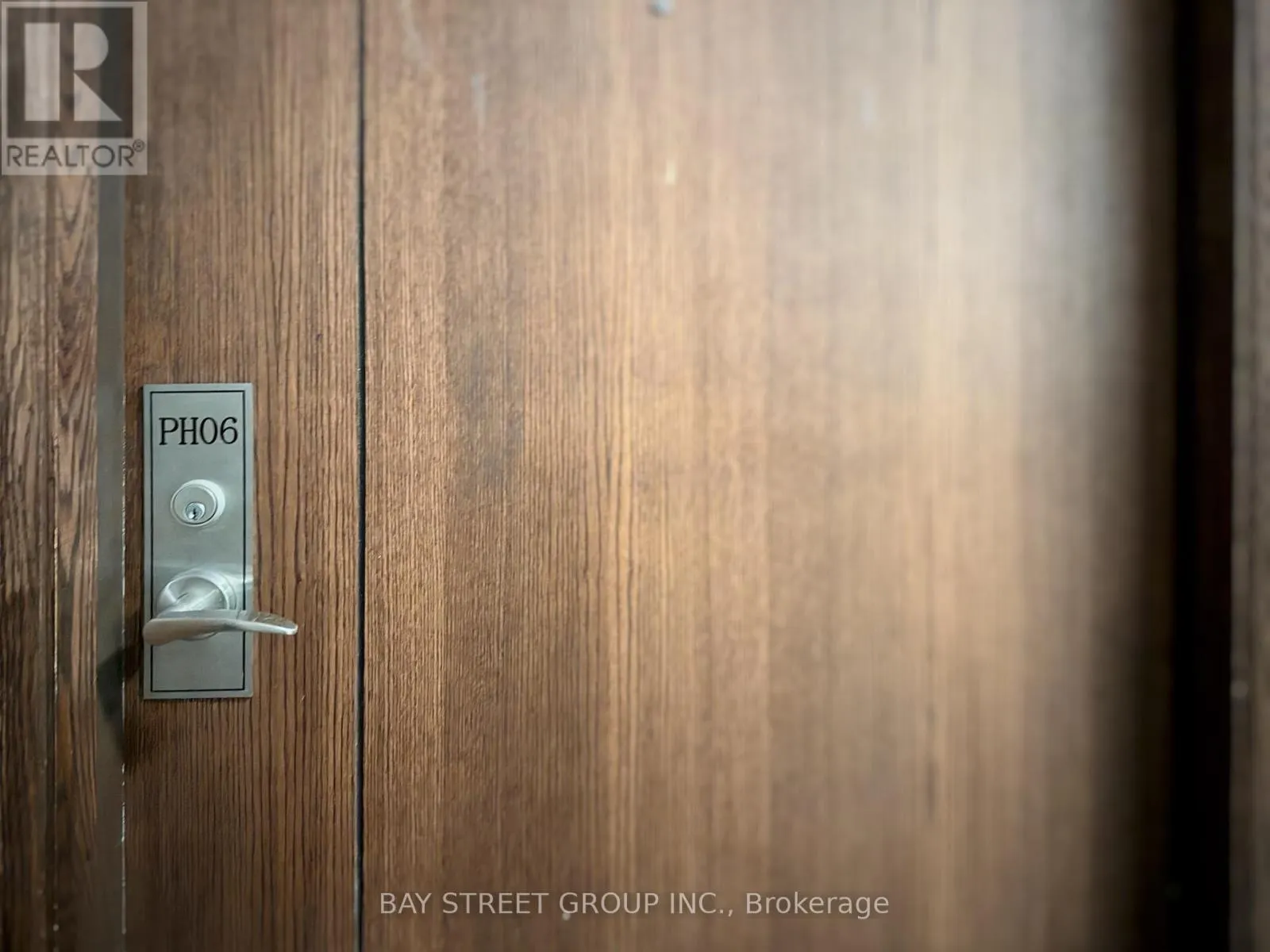 PH06 - 339 RATHBURN ROAD W