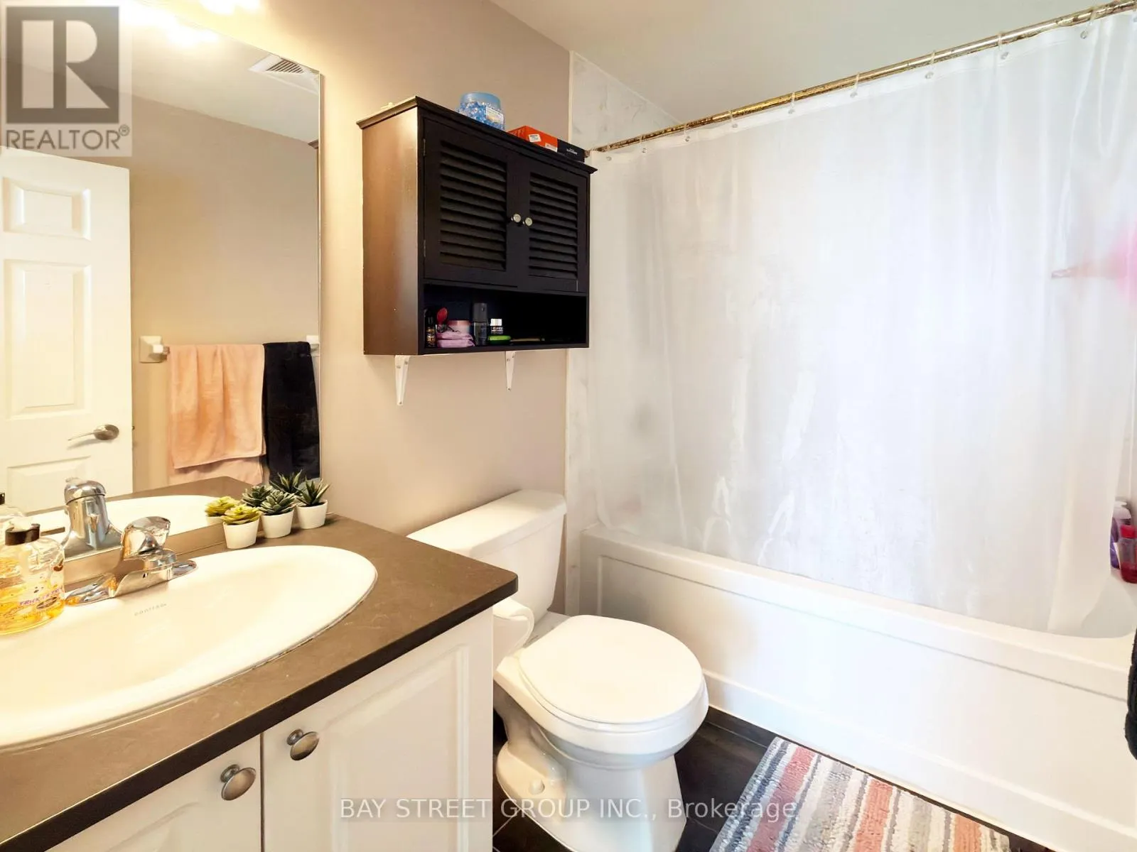 PH06 - 339 RATHBURN ROAD W