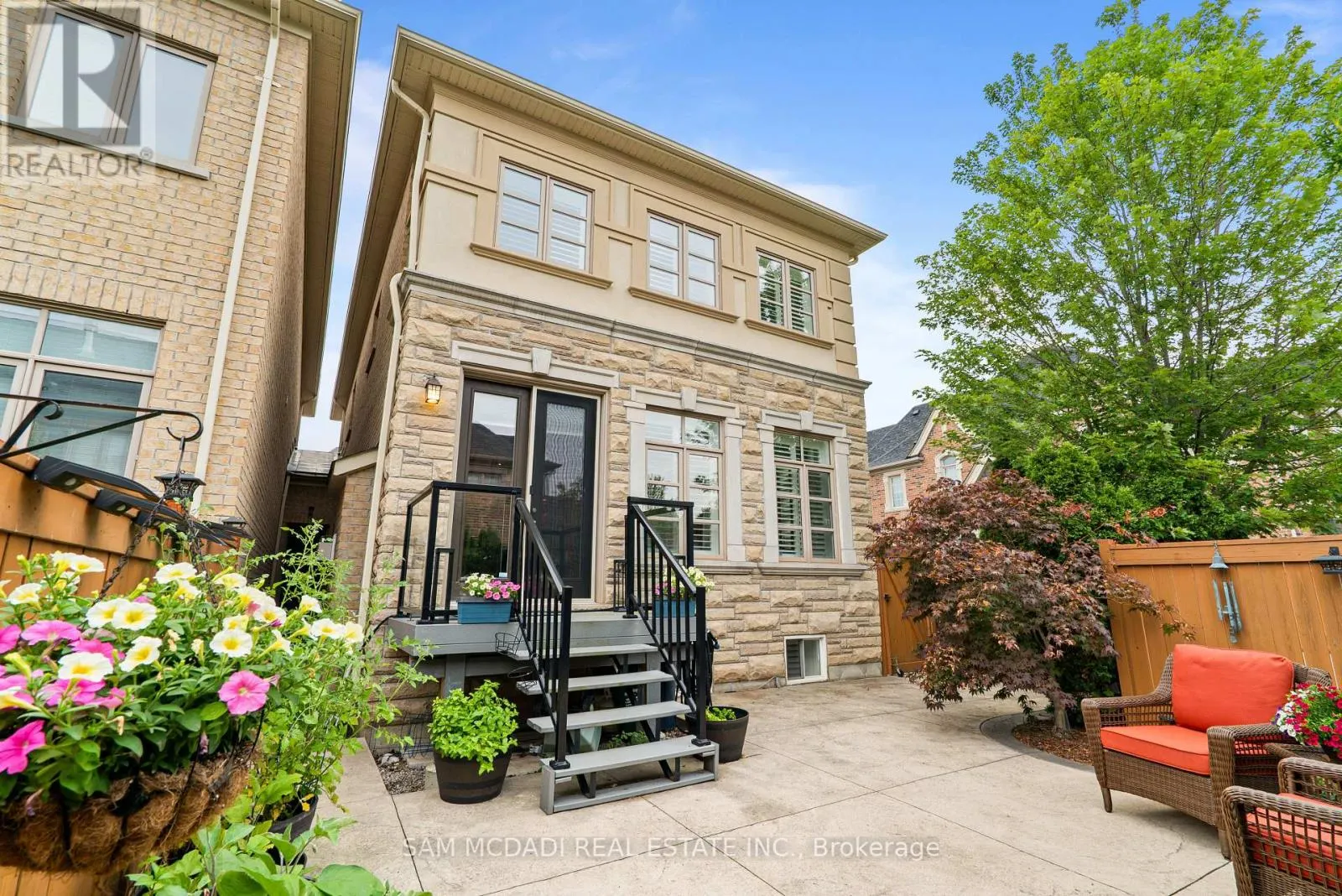 2469 CHATEAU COMMON