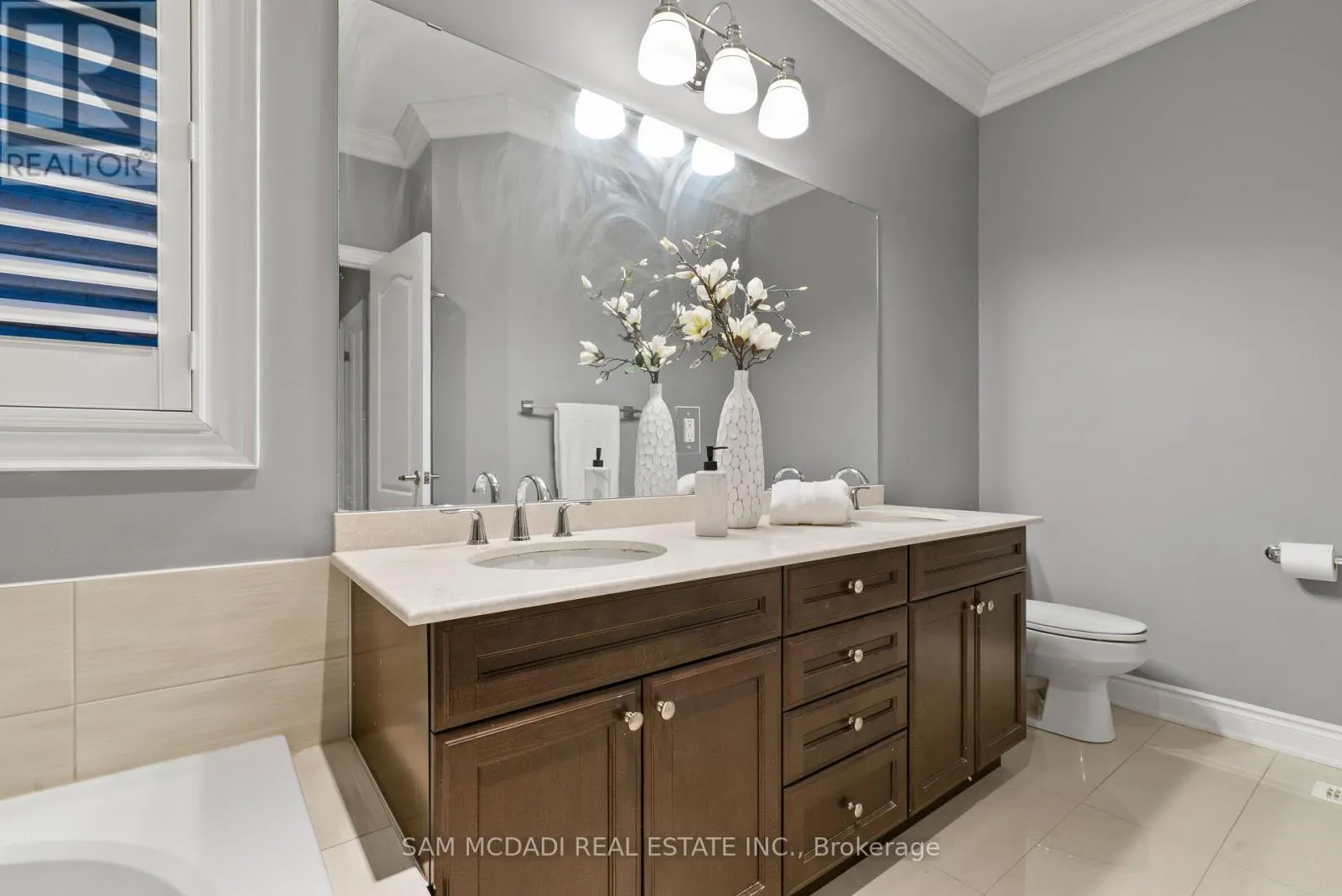 2469 CHATEAU COMMON