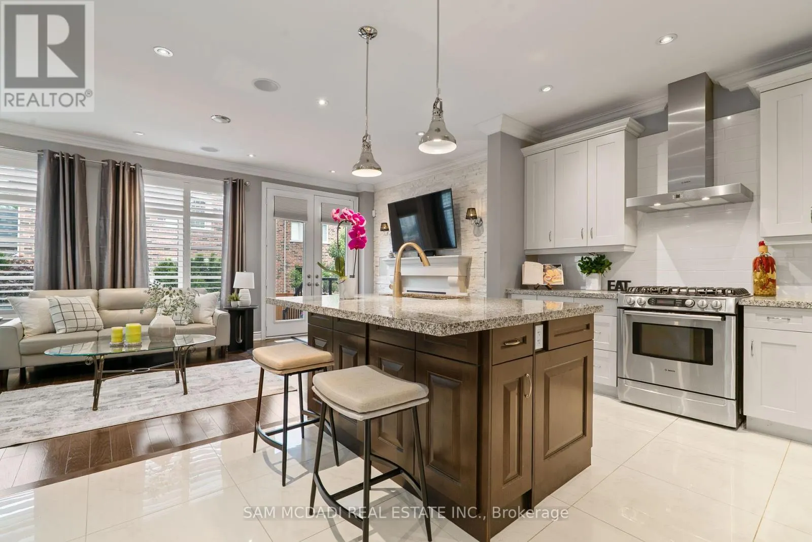 2469 CHATEAU COMMON