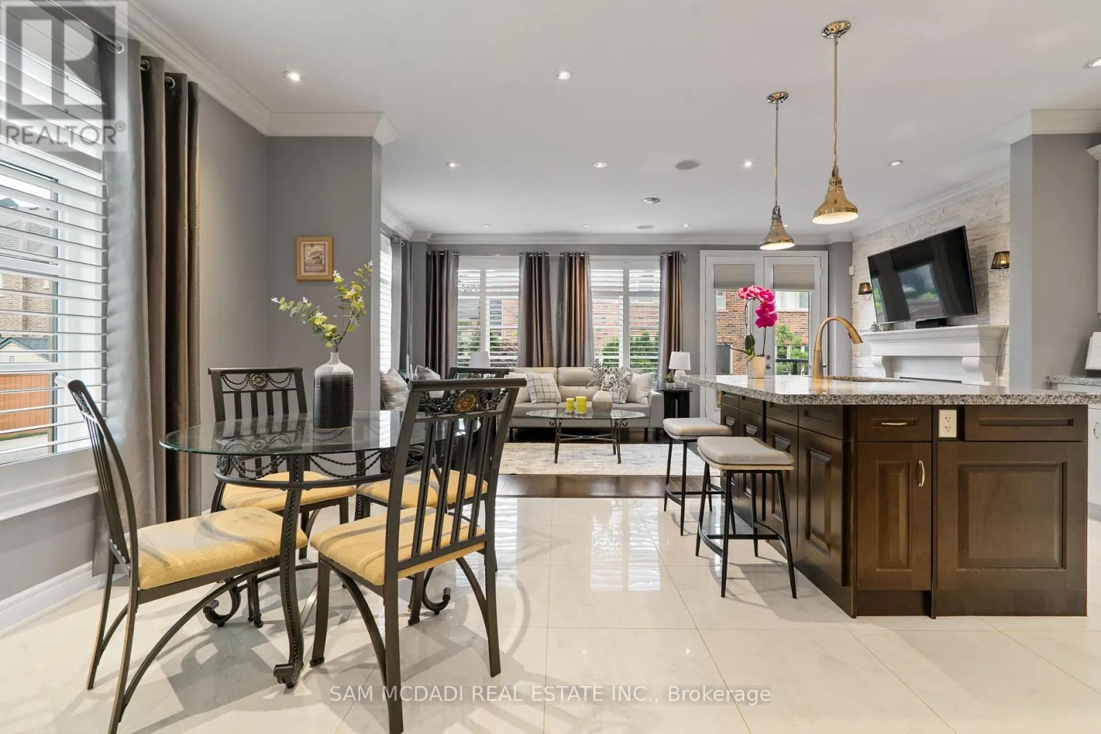 2469 CHATEAU COMMON