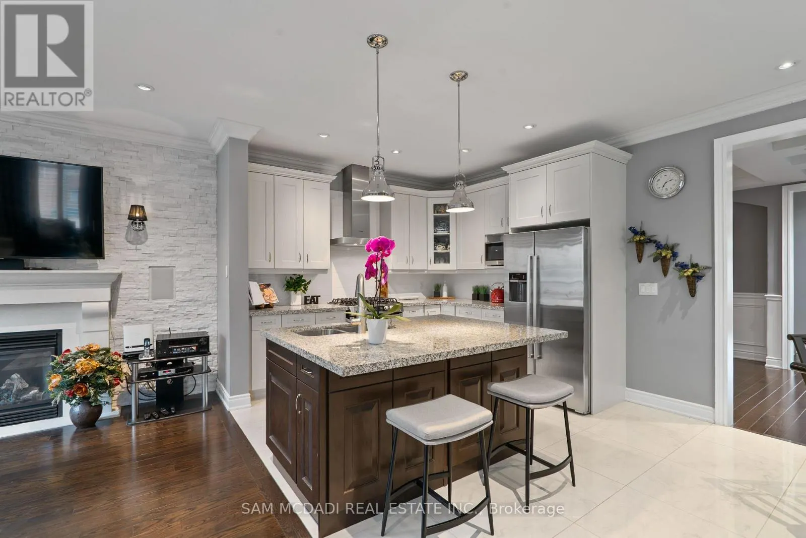 2469 CHATEAU COMMON