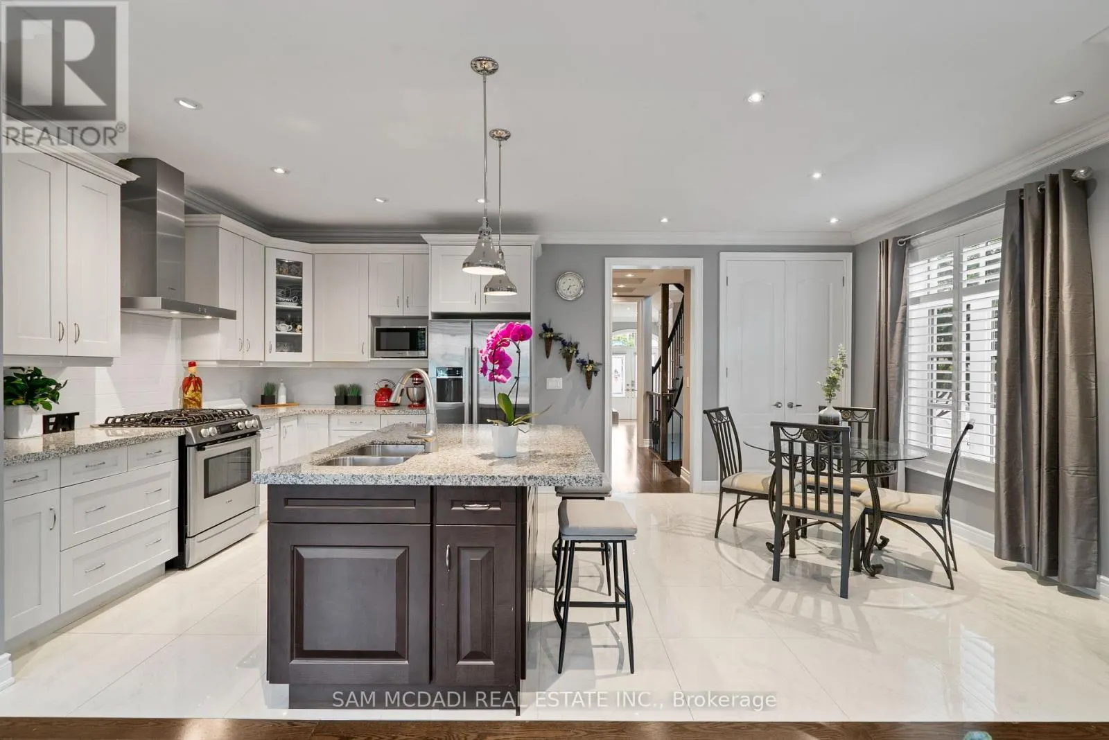 2469 CHATEAU COMMON