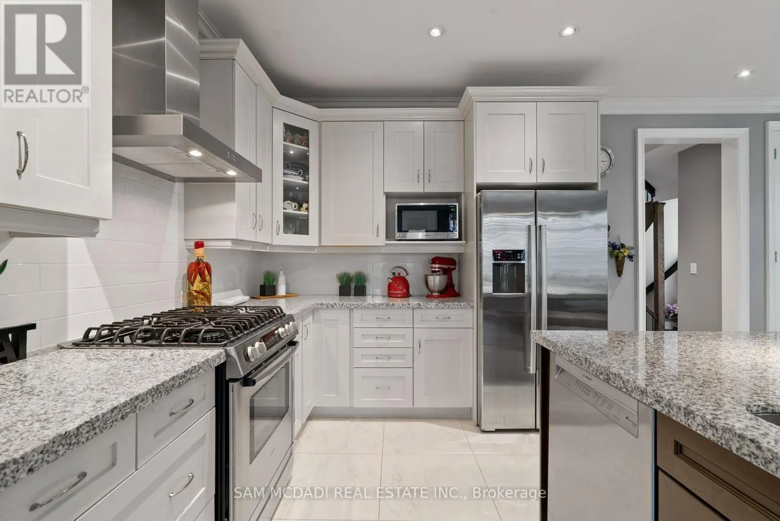 2469 CHATEAU COMMON