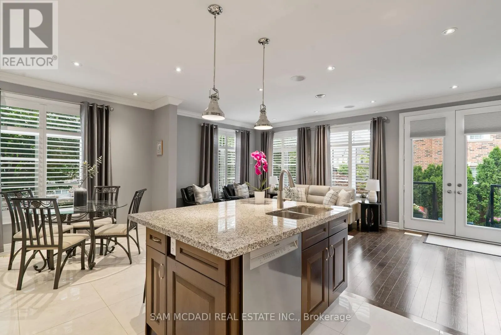 2469 CHATEAU COMMON