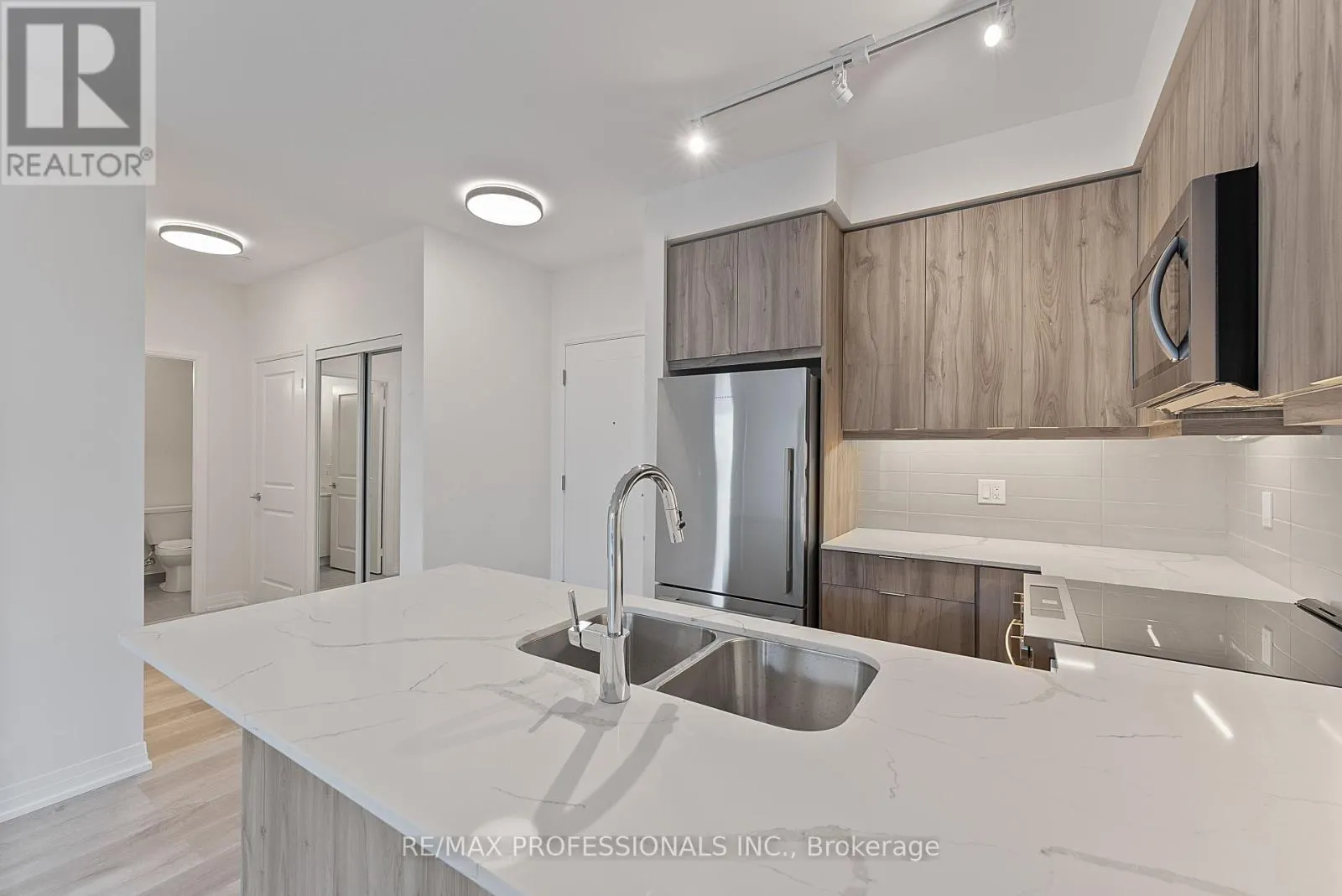 410 - 15 WATERGARDEN DRIVE
