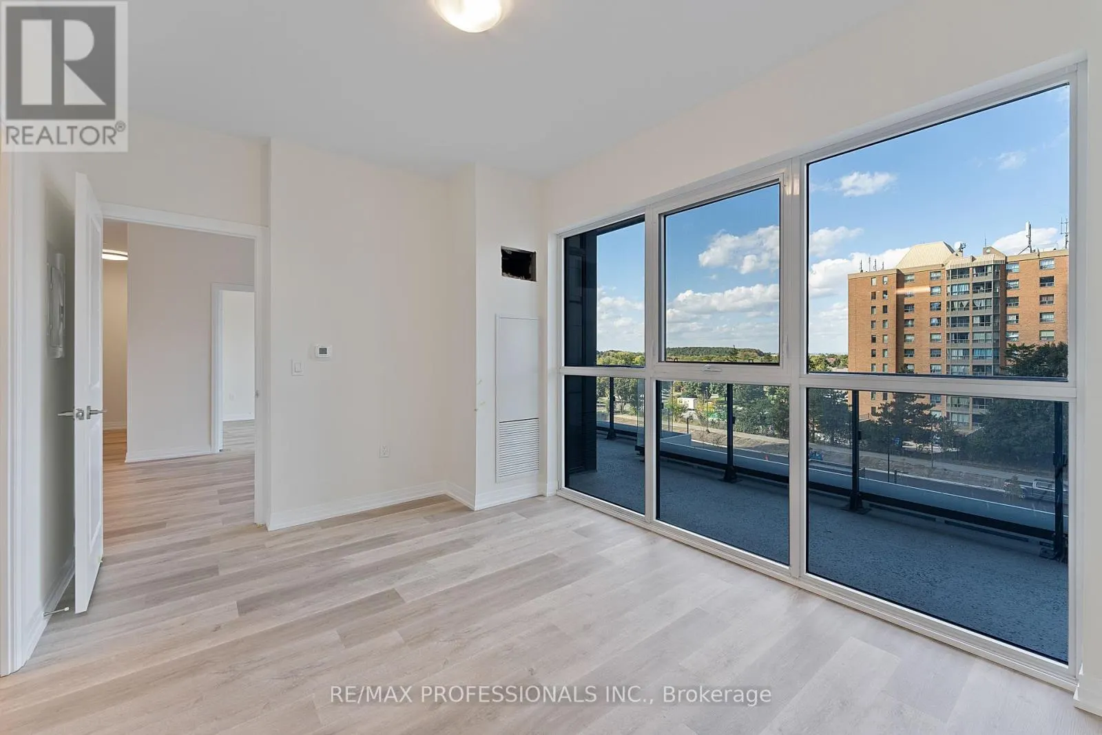 410 - 15 WATERGARDEN DRIVE