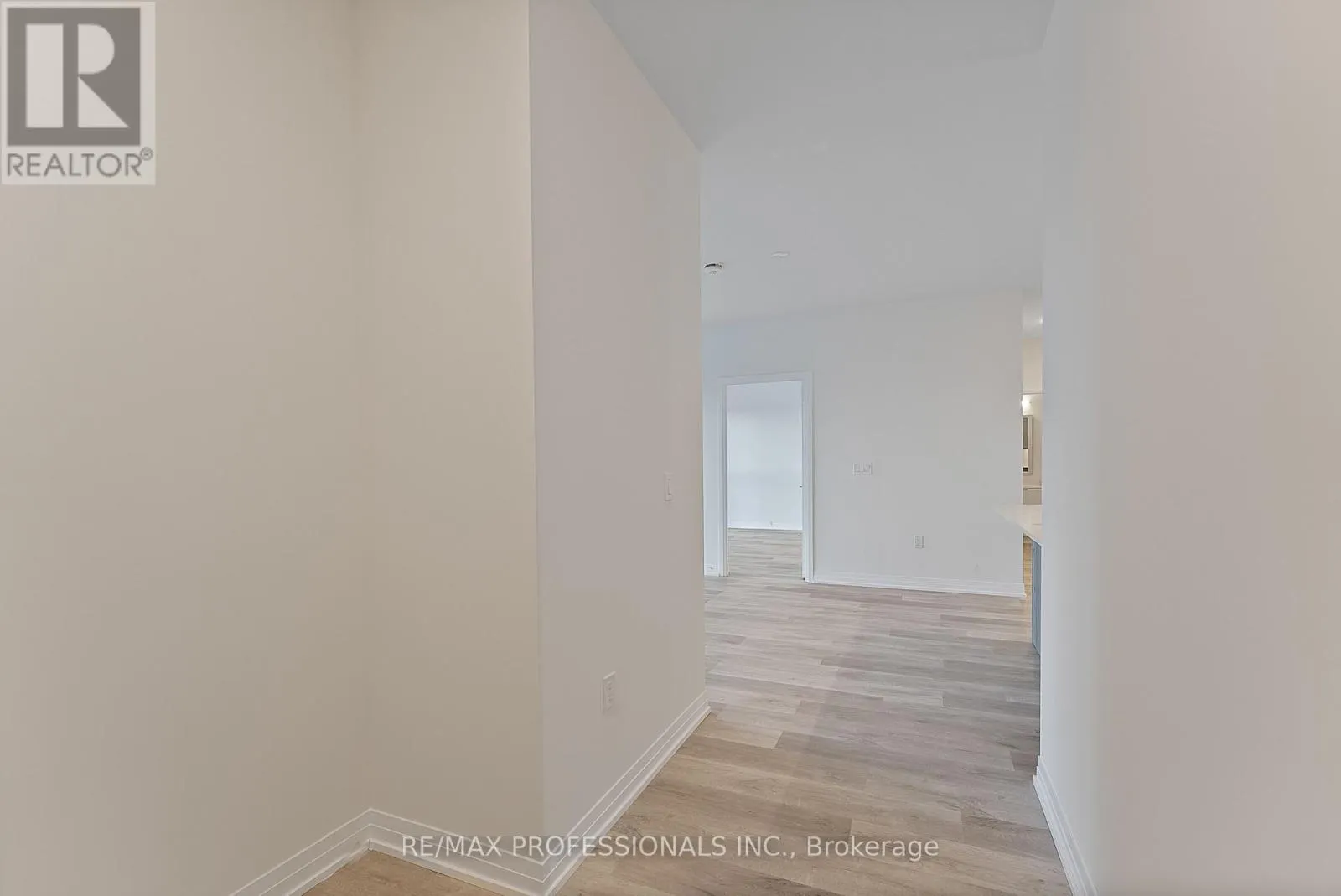 410 - 15 WATERGARDEN DRIVE
