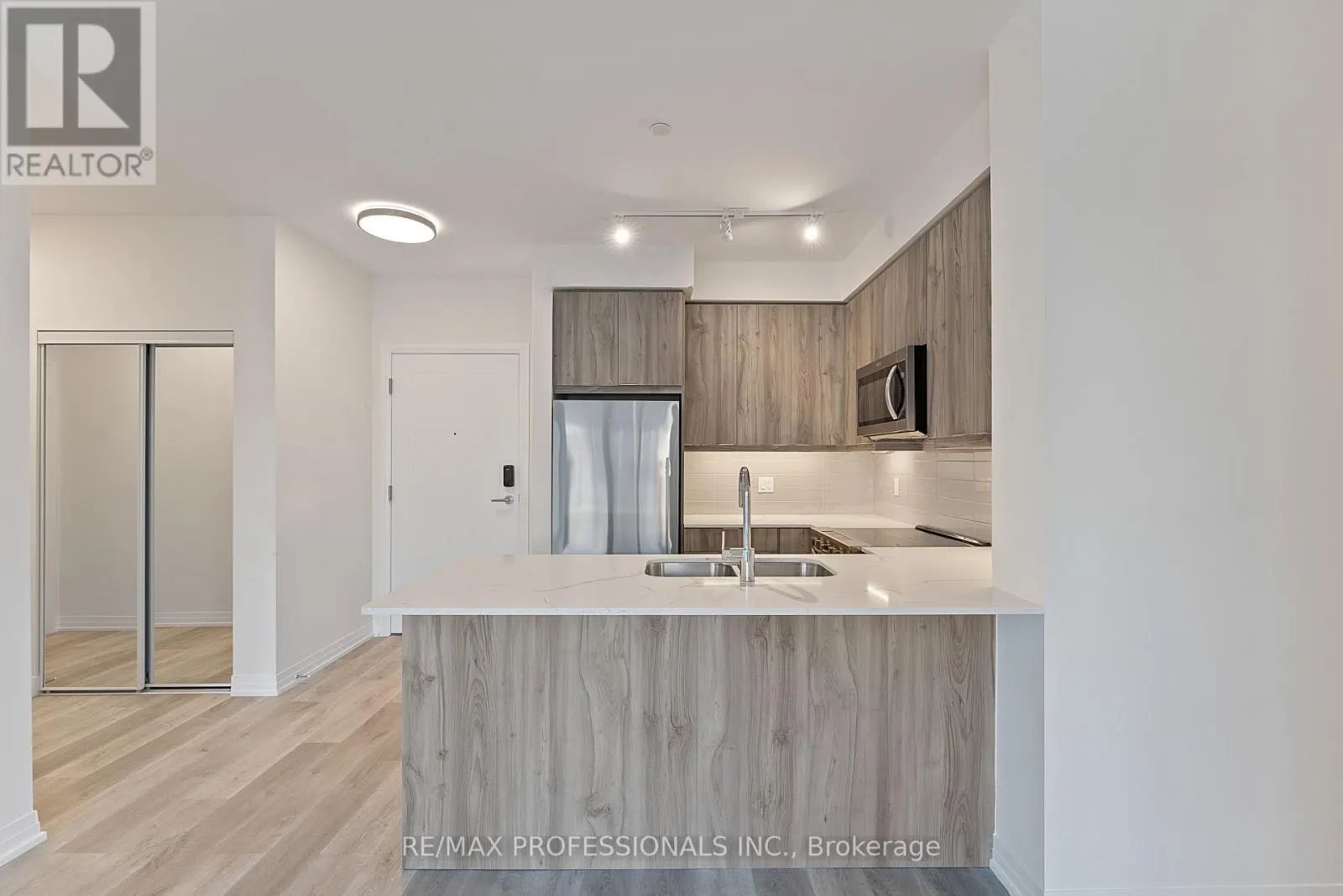 410 - 15 WATERGARDEN DRIVE