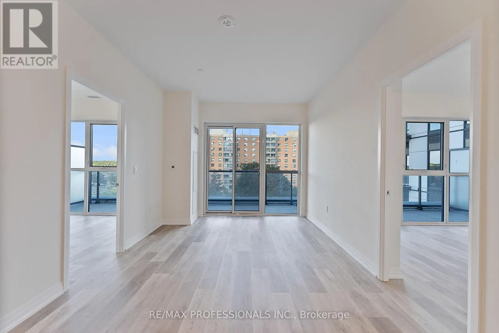 410 - 15 WATERGARDEN DRIVE