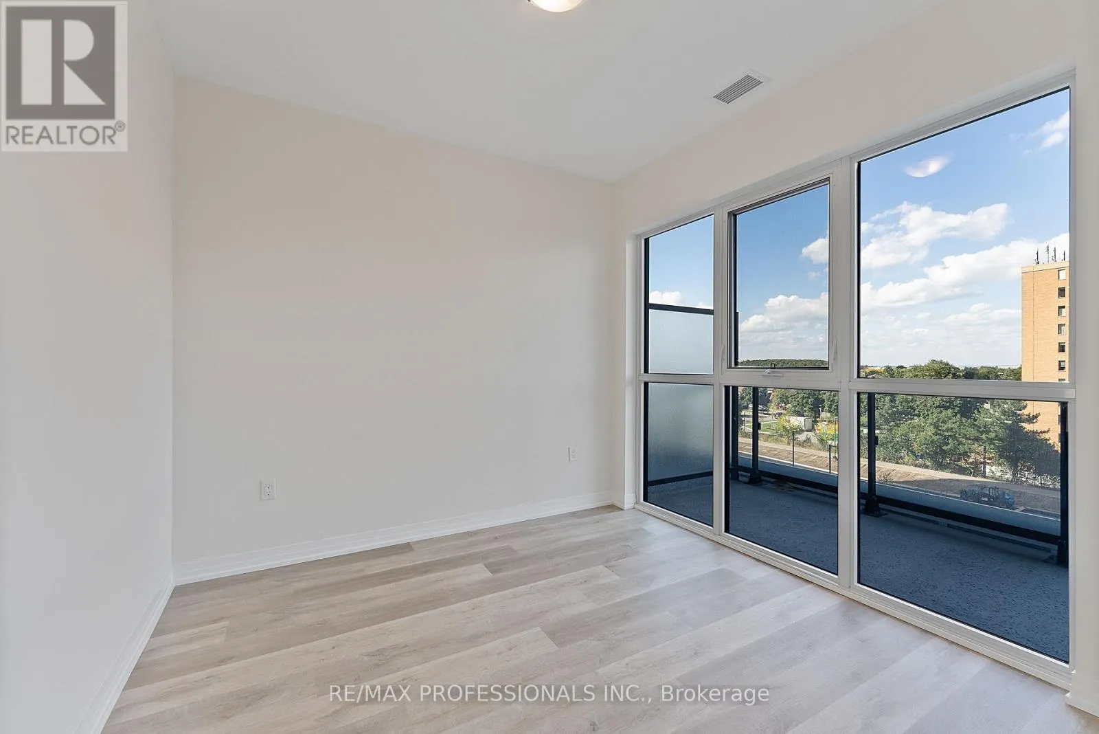 410 - 15 WATERGARDEN DRIVE