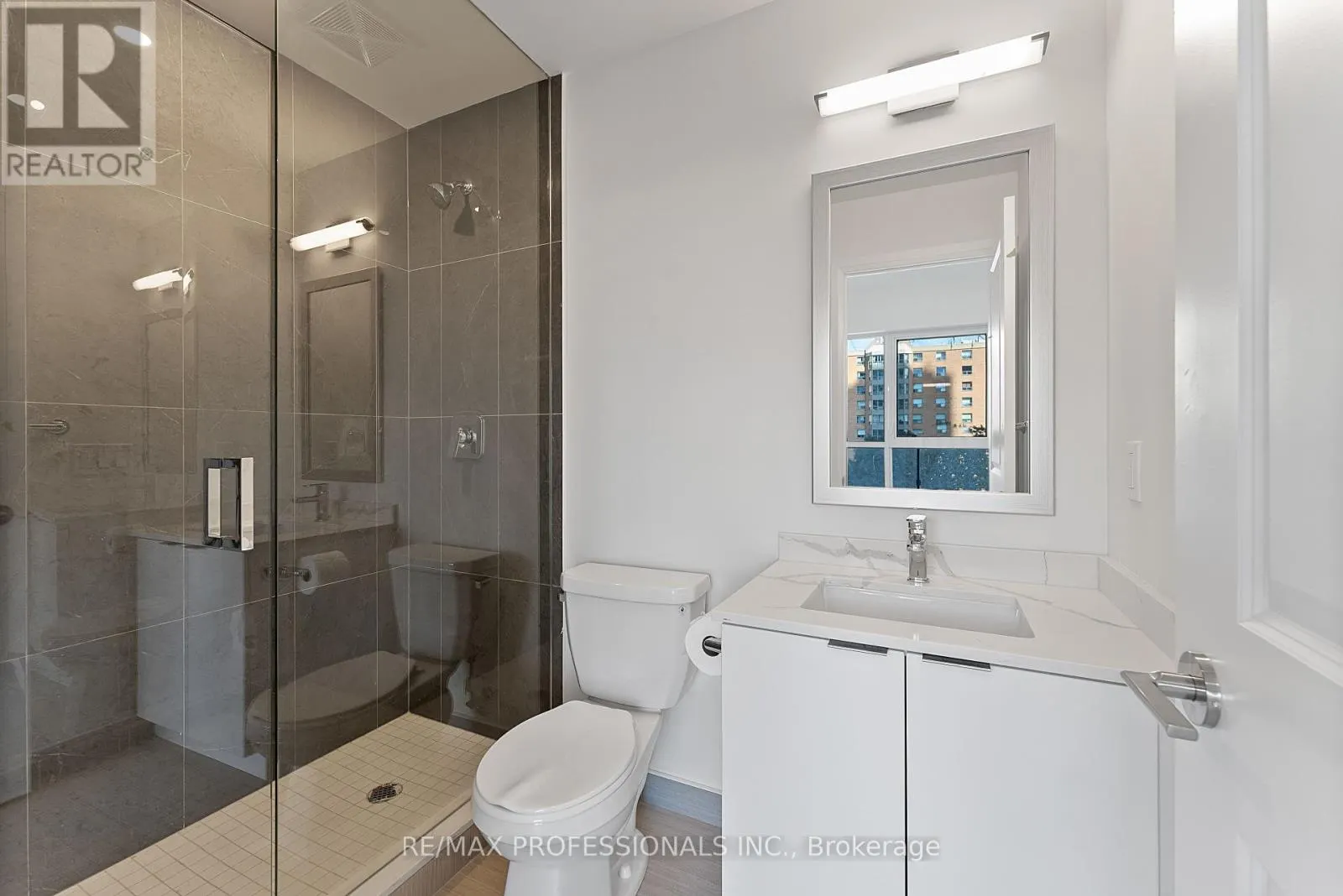 410 - 15 WATERGARDEN DRIVE