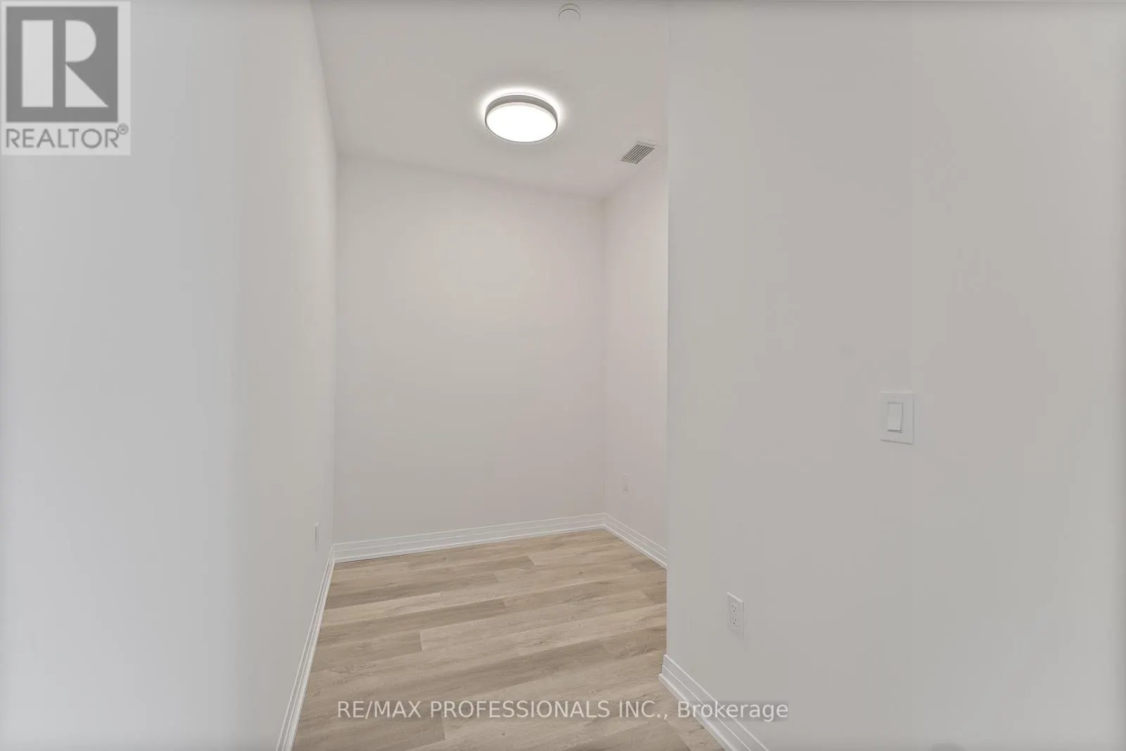 410 - 15 WATERGARDEN DRIVE