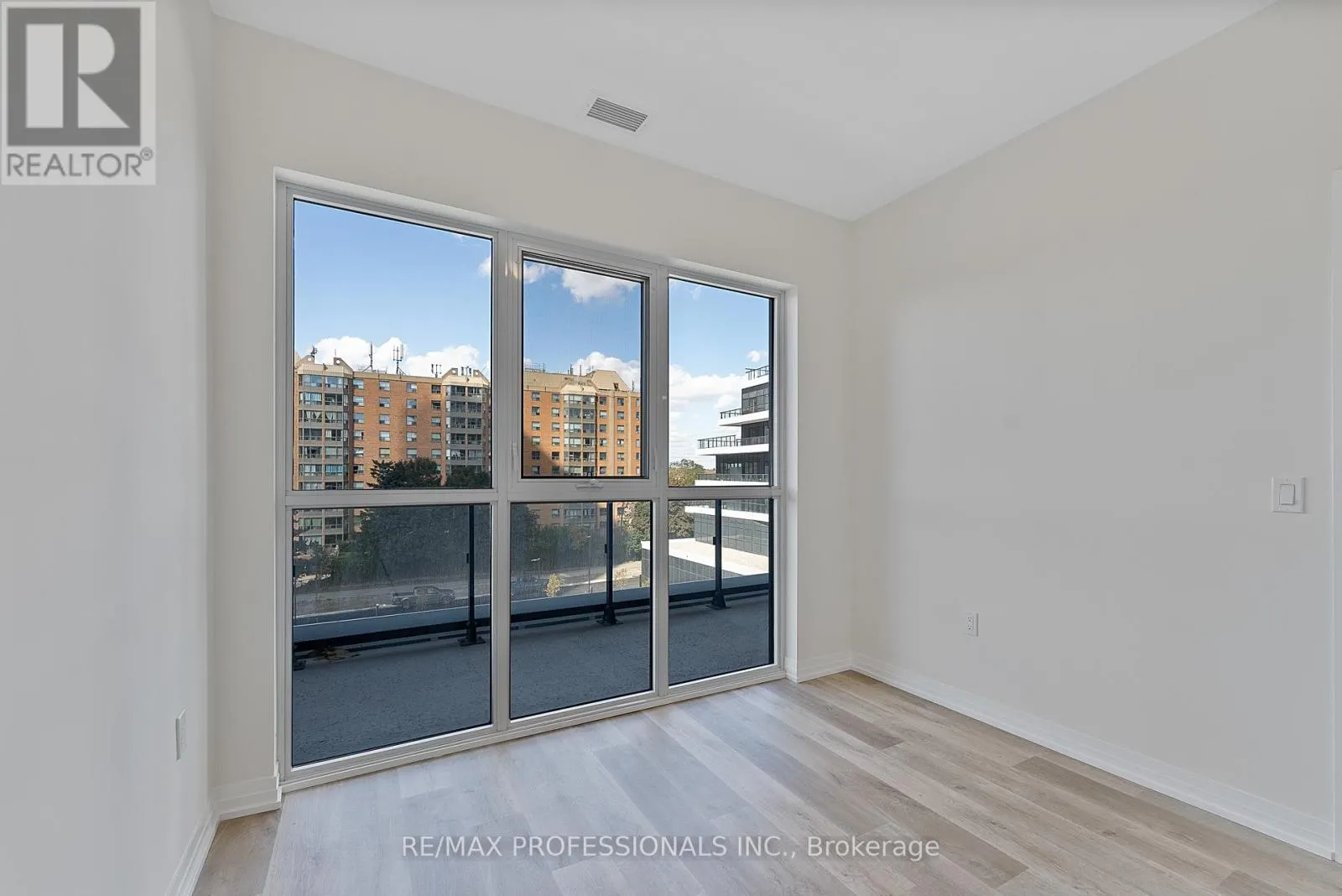 410 - 15 WATERGARDEN DRIVE