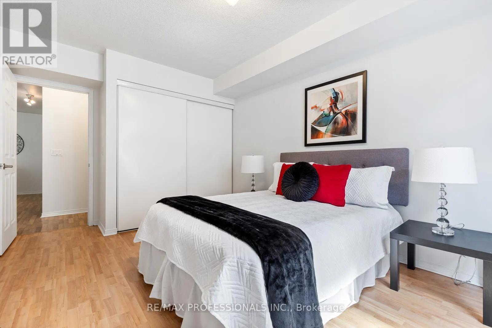 104 - 3400 LAKE SHORE BOULEVARD W