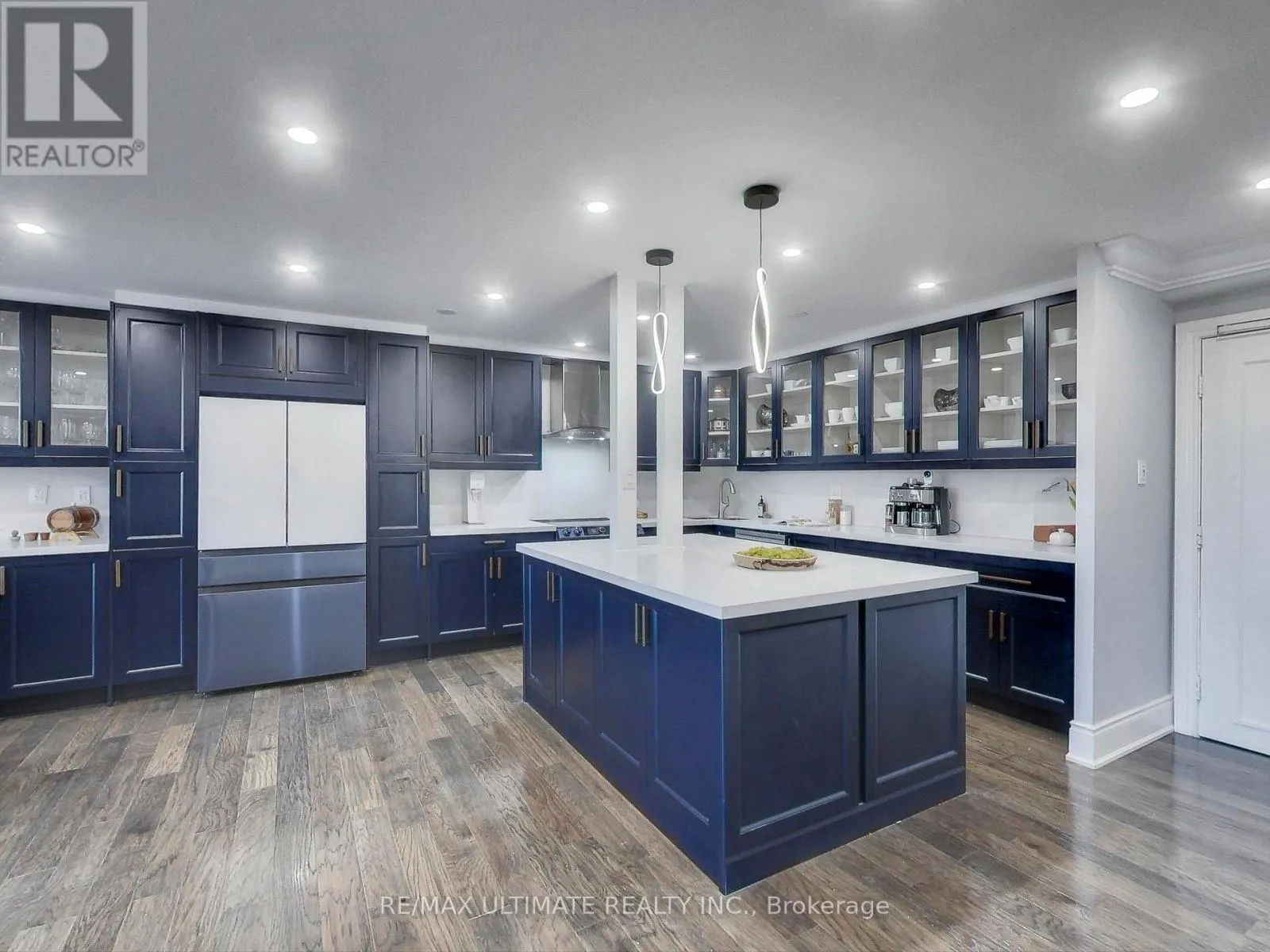 406 - 75 EMMETT AVENUE