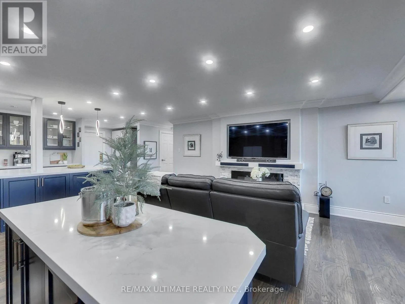 406 - 75 EMMETT AVENUE