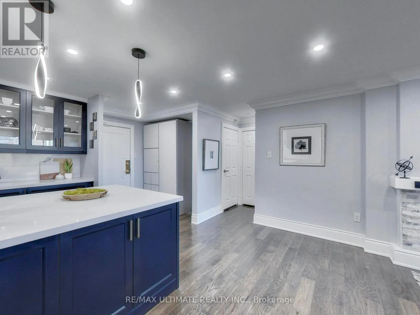 406 - 75 EMMETT AVENUE
