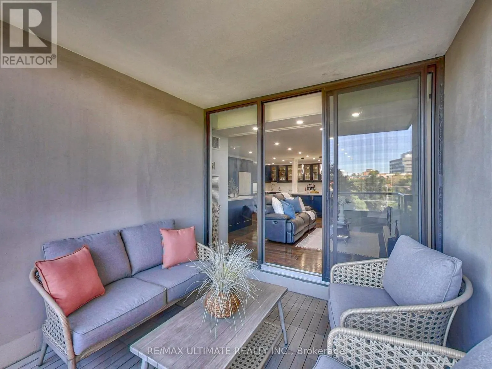 406 - 75 EMMETT AVENUE