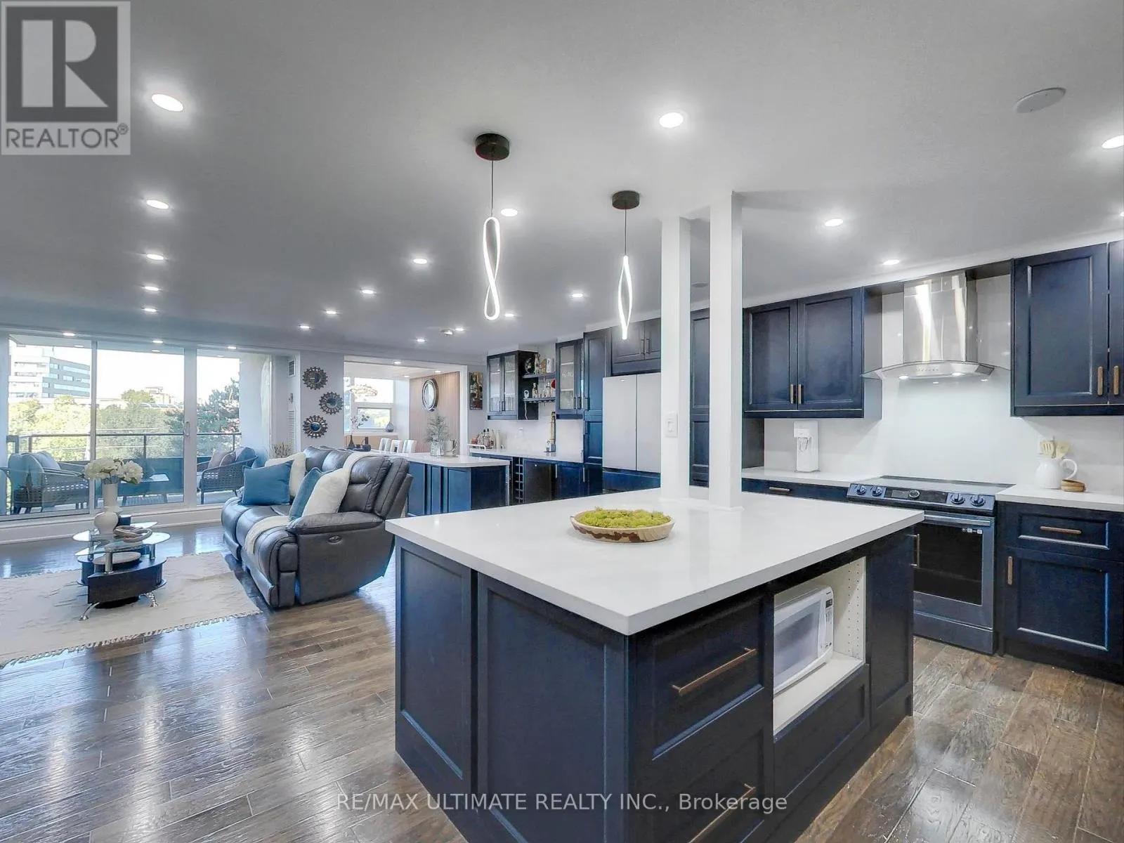 406 - 75 EMMETT AVENUE