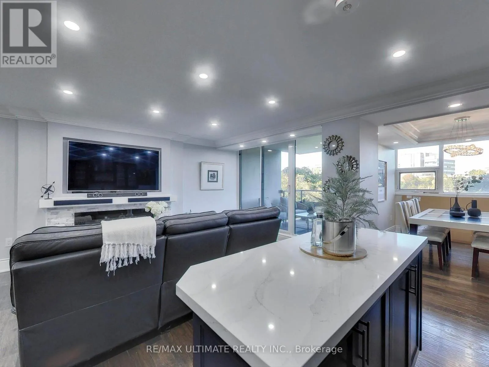 406 - 75 EMMETT AVENUE