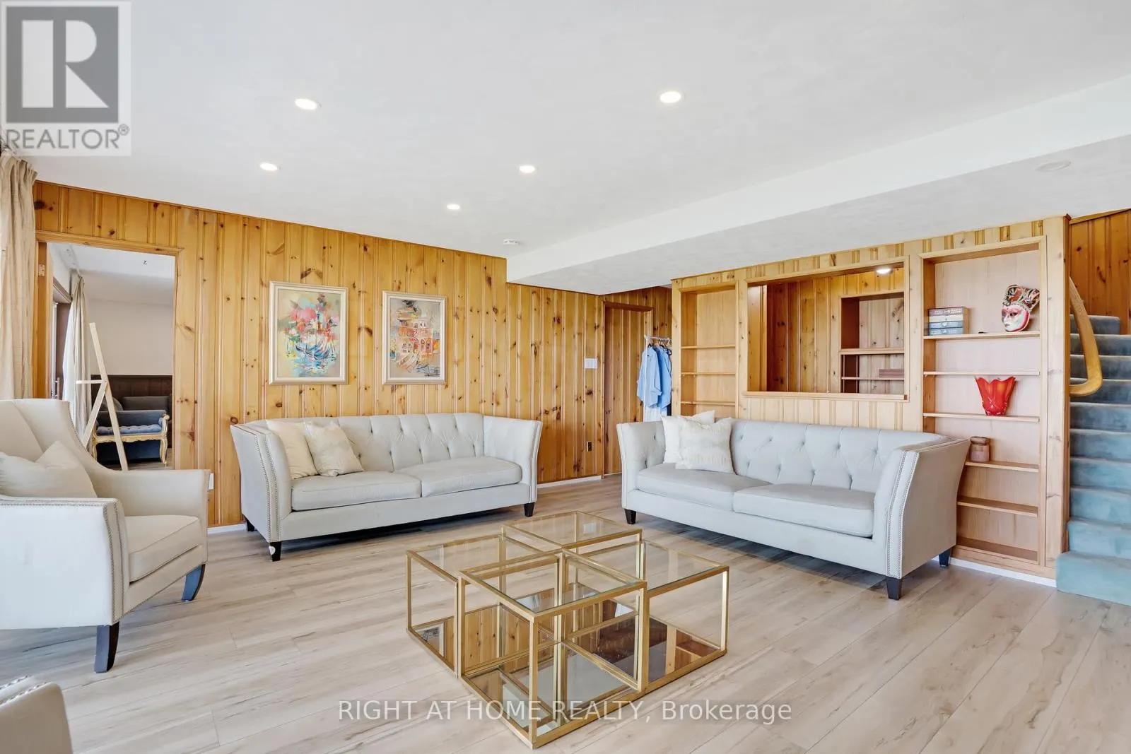 1360 LAKESHORE ROAD W
