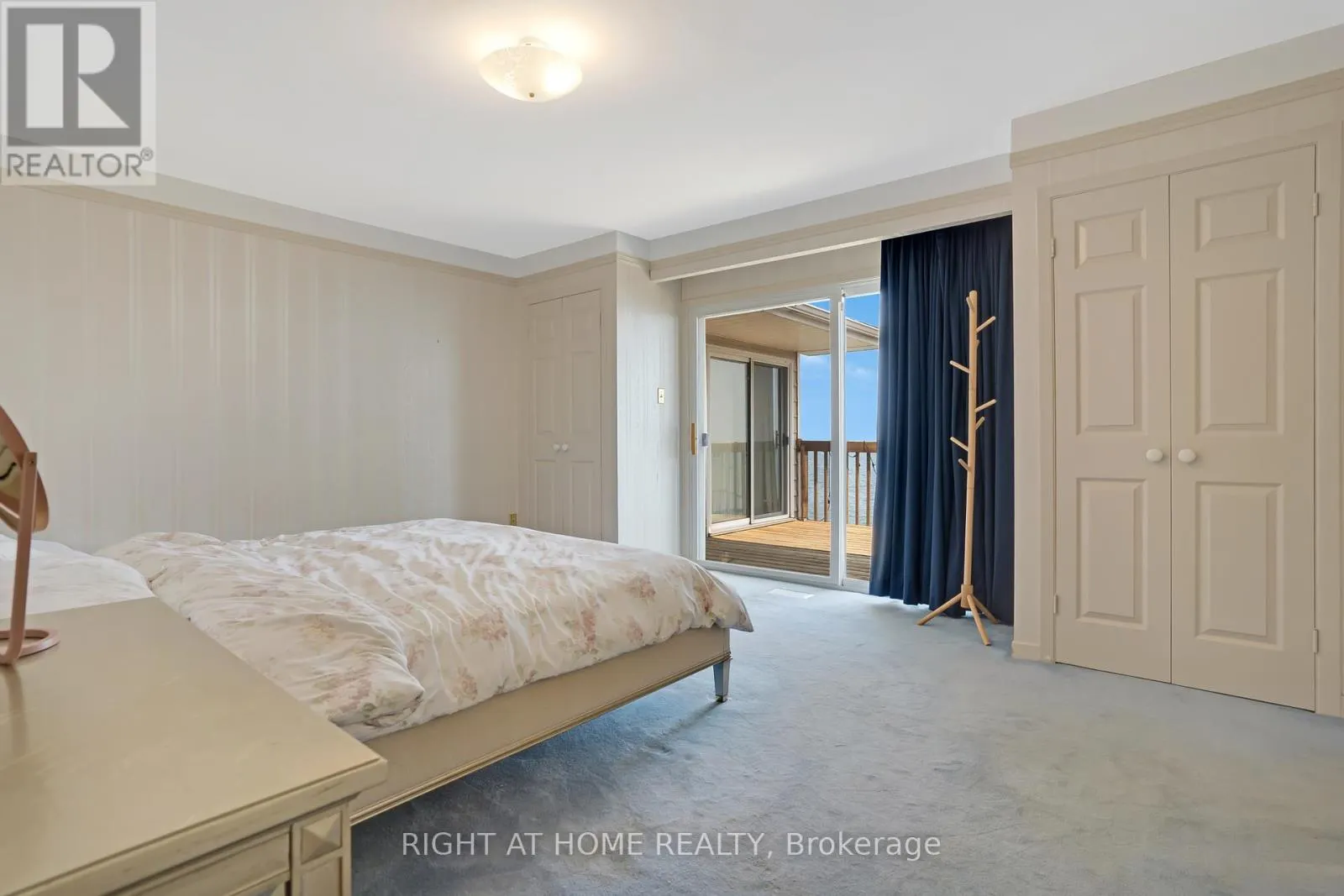 1360 LAKESHORE ROAD W