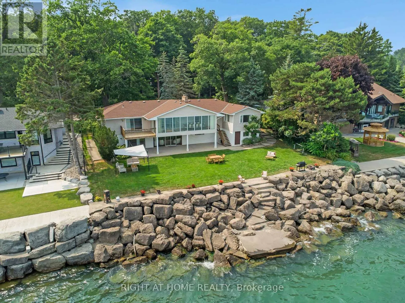 1360 LAKESHORE ROAD W