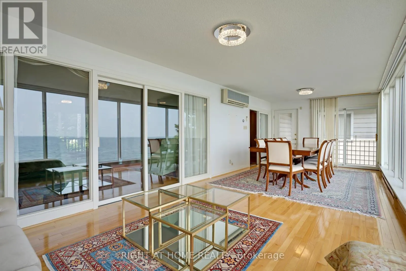 1360 LAKESHORE ROAD W