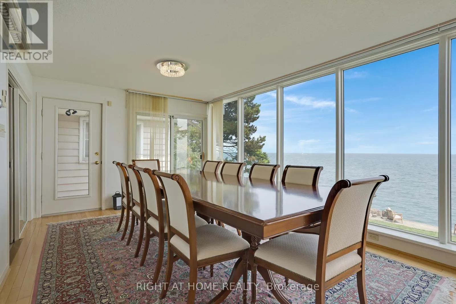 1360 LAKESHORE ROAD W