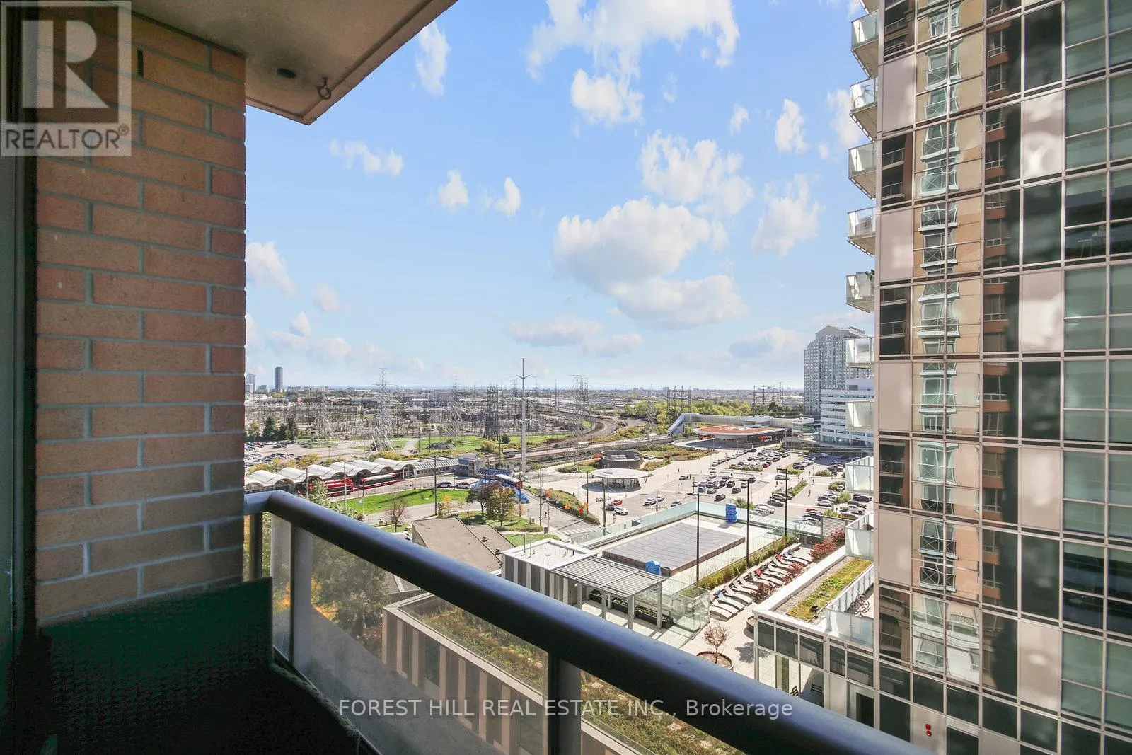 1029 - 5233 DUNDAS STREET W