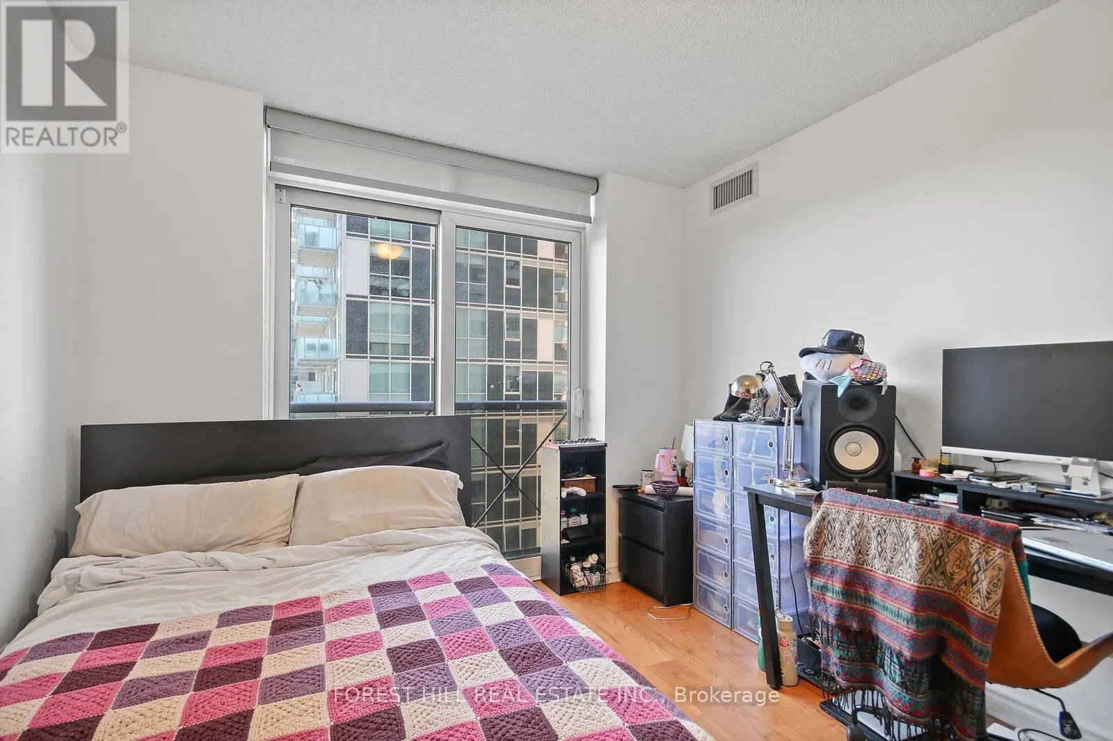1029 - 5233 DUNDAS STREET W