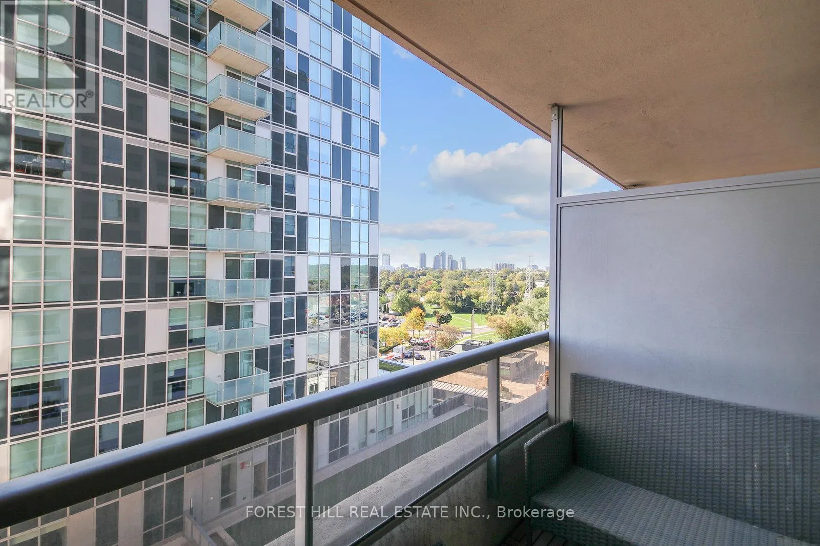 1029 - 5233 DUNDAS STREET W