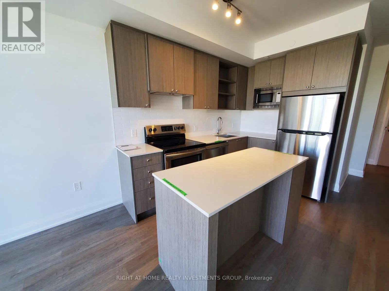 506 - 60 GEORGE BUTCHART DRIVE