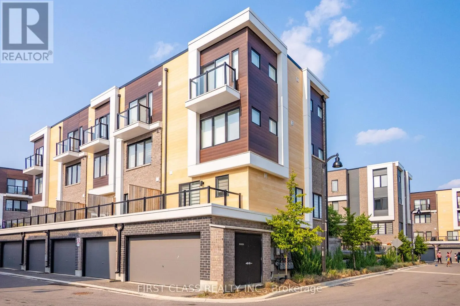 5 - 100 STANLEY GREEN BOULEVARD