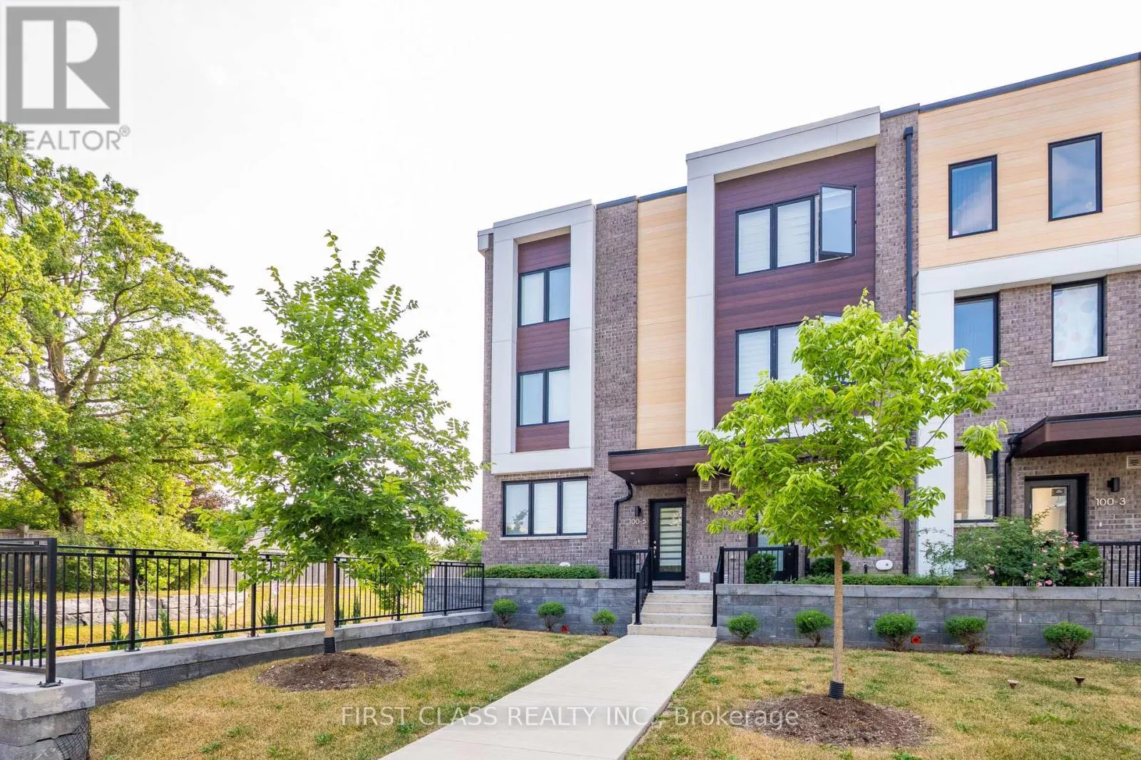 5 - 100 STANLEY GREEN BOULEVARD