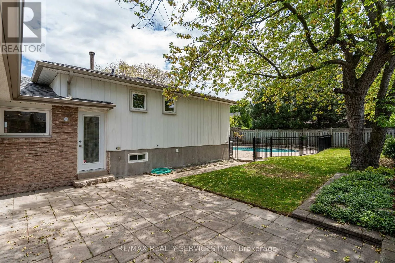 2296 DEVON ROAD