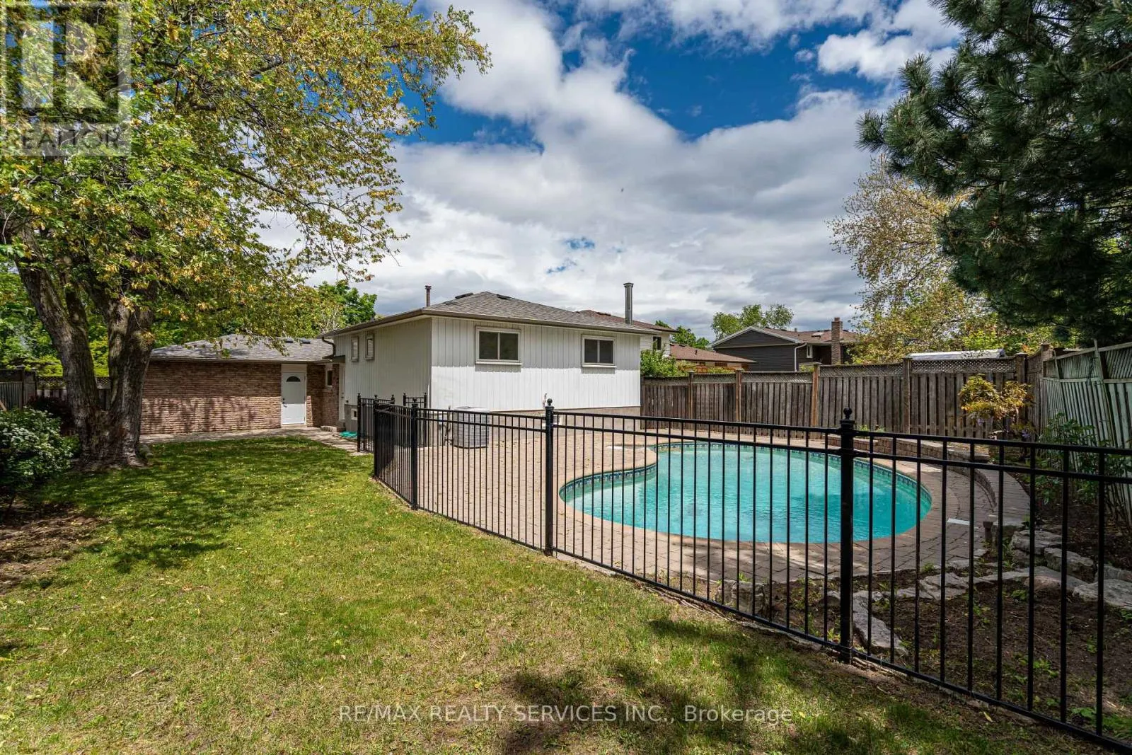 2296 DEVON ROAD