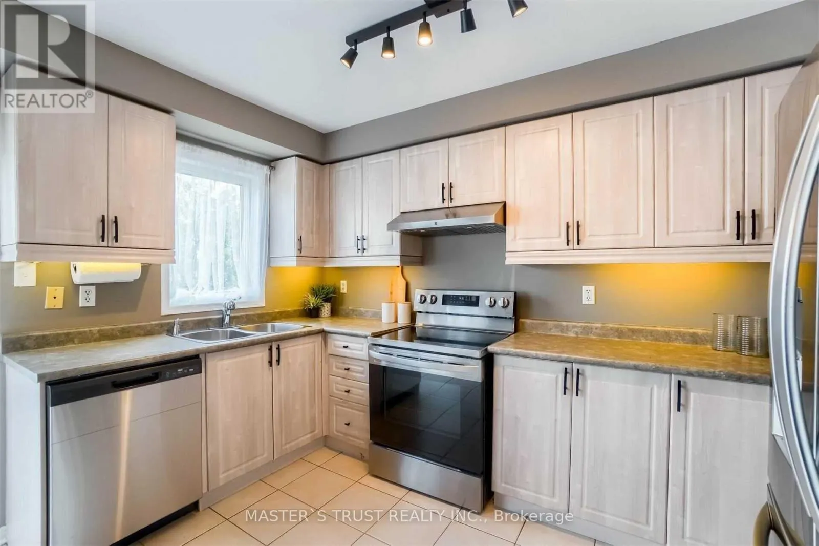 3362 REDPATH CIRCLE