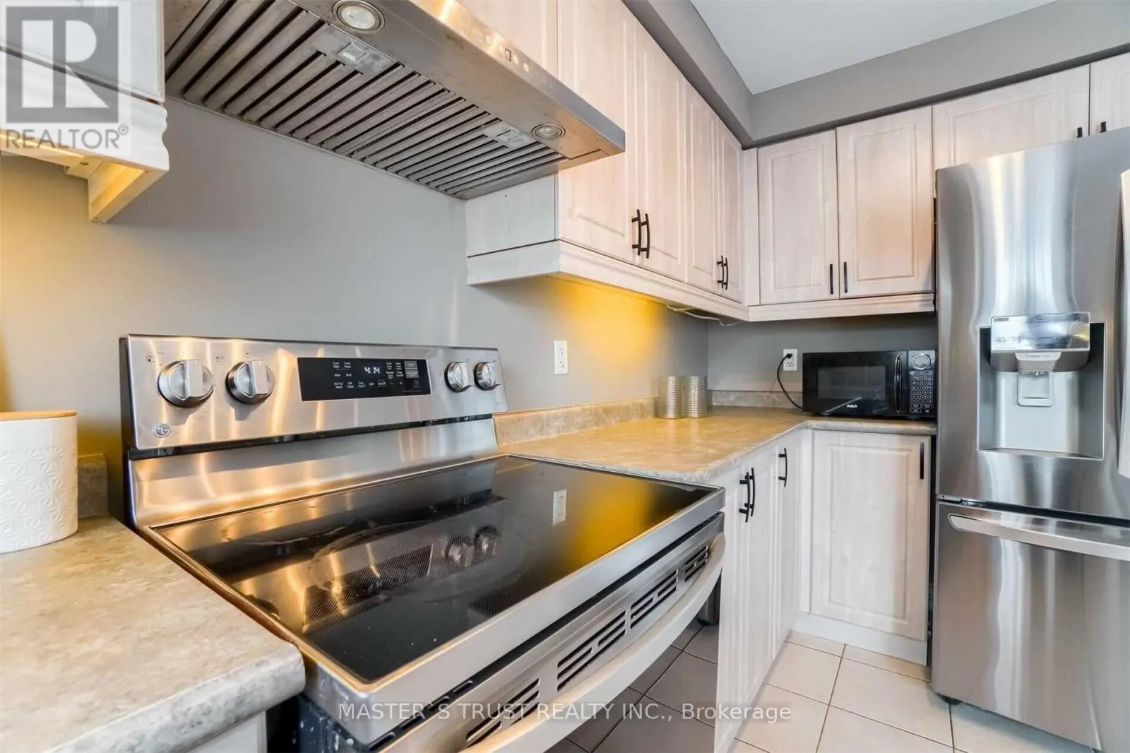 3362 REDPATH CIRCLE