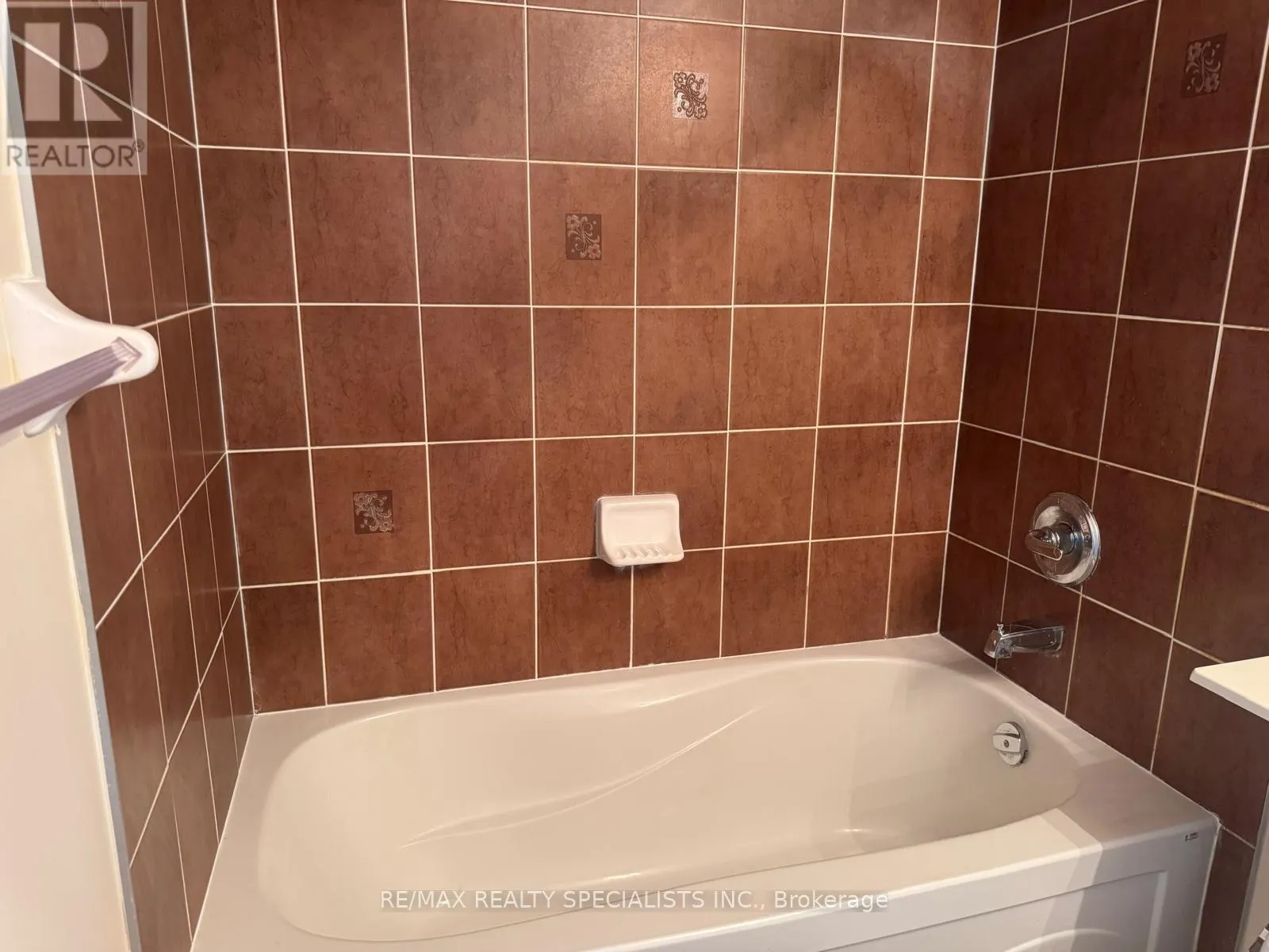 1605 - 80 ABSOLUTE AVENUE