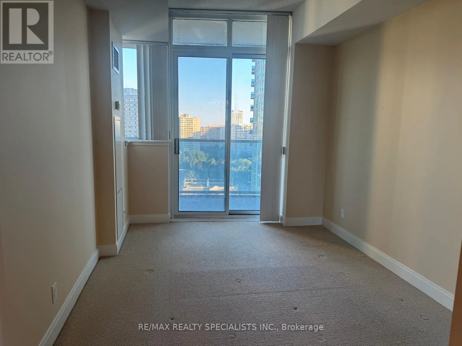 1605 - 80 ABSOLUTE AVENUE