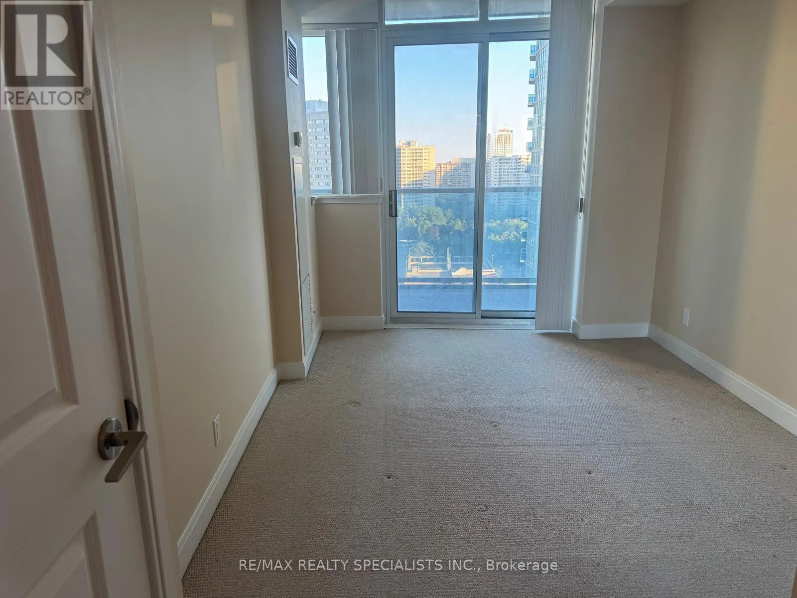 1605 - 80 ABSOLUTE AVENUE