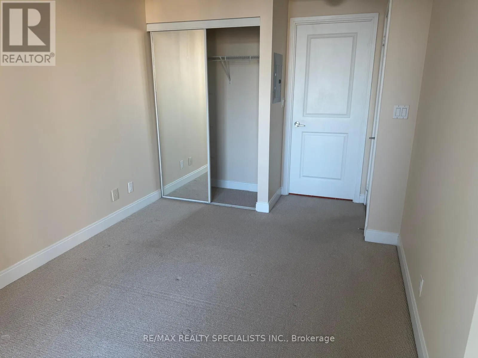 1605 - 80 ABSOLUTE AVENUE